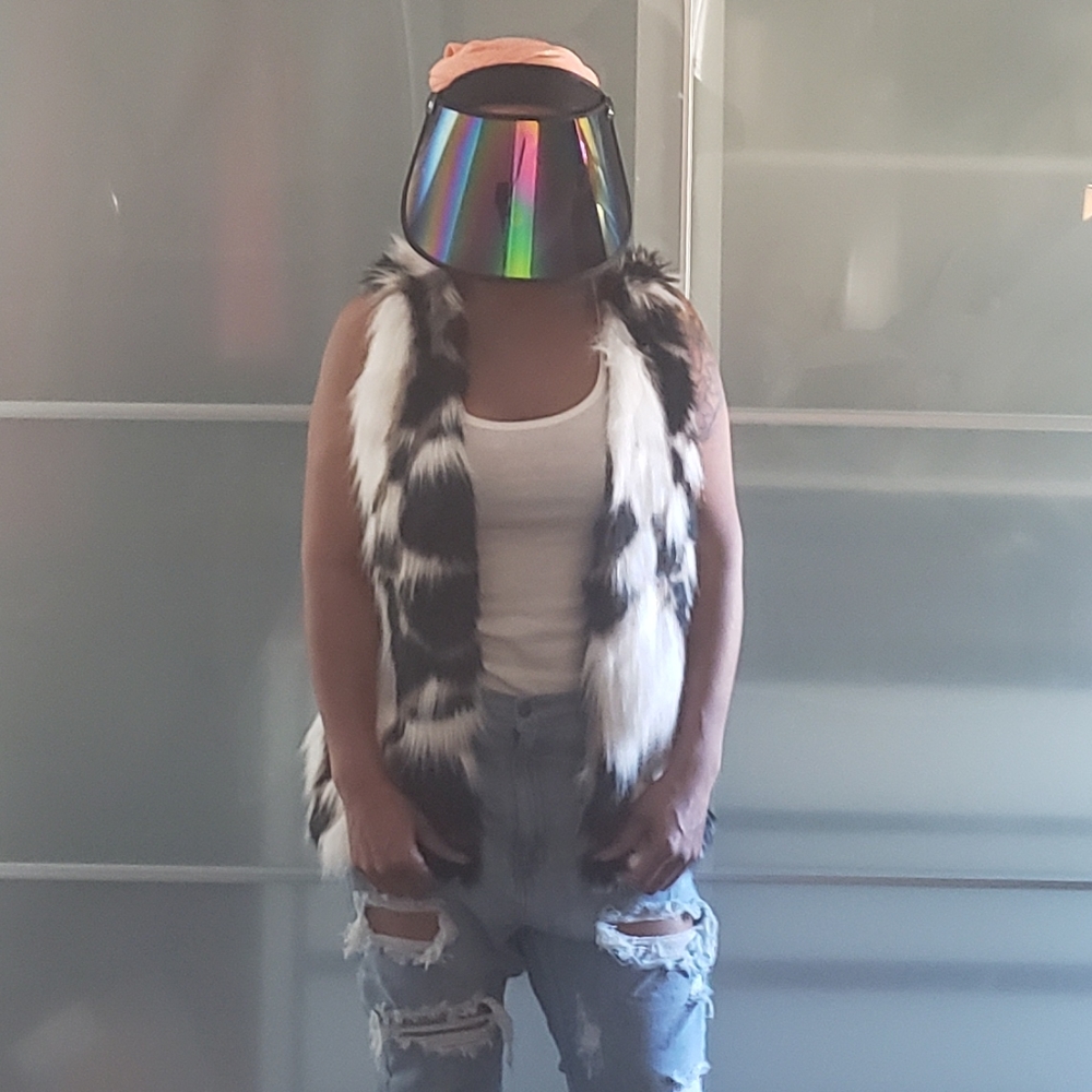 Vest - Picture 2 of 3